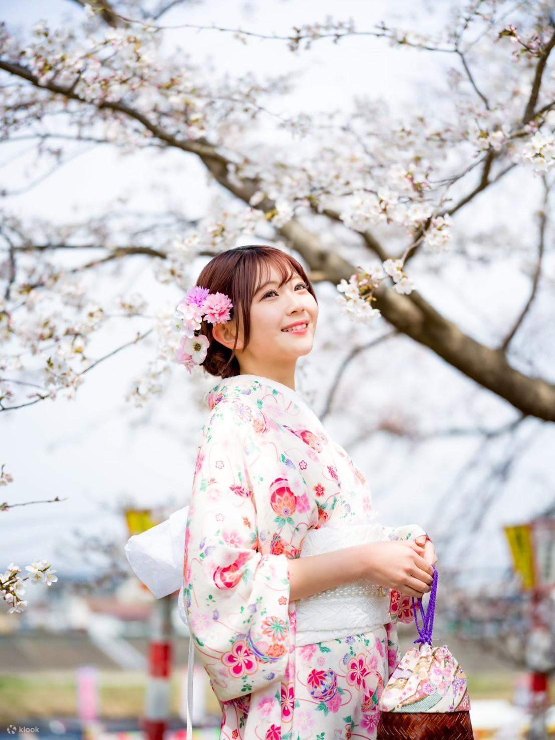 기모노와 벚꽃의 조화: 일본의 아름다움을 만끽하세요! ♪